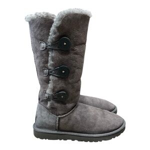 UGG Australia Women's Bailey Button Triplet GRAY SHEEPSKIN BOOTS SIZE 8